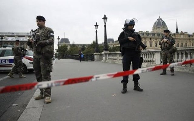 Attacco prefettura Parigi